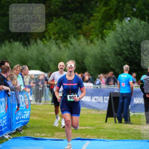 30.08.2026 - Elbe Triathlon Hamburg LAZAROV Photography http://msf.ph/oto/10062837 30.08.2026 11:50:34 Ziel 686, 958 meine-sportfotos.de