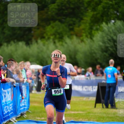 30.08.2026 - Elbe Triathlon Hamburg LAZAROV Photography http://msf.ph/oto/10062845 30.08.2026 11:50:35 Ziel 686, 958 meine-sportfotos.de
