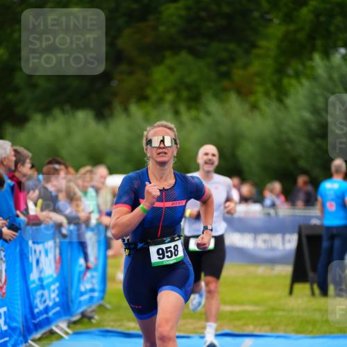 30.08.2026 - Elbe Triathlon Hamburg LAZAROV Photography http://msf.ph/oto/10062847 30.08.2026 11:50:36 Ziel 686, 958 meine-sportfotos.de