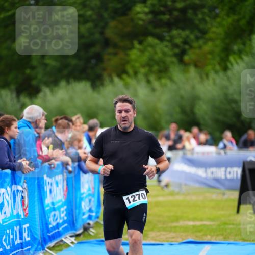 30.08.2026 - Elbe Triathlon Hamburg LAZAROV Photography http://msf.ph/oto/10062869 30.08.2026 11:50:51 Ziel 1270 meine-sportfotos.de