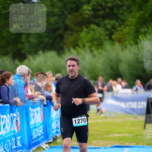 30.08.2026 - Elbe Triathlon Hamburg LAZAROV Photography http://msf.ph/oto/10062871 30.08.2026 11:50:51 Ziel 1270 meine-sportfotos.de