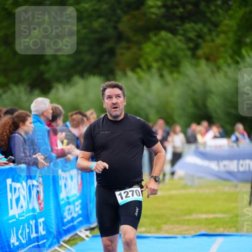 30.08.2026 - Elbe Triathlon Hamburg LAZAROV Photography http://msf.ph/oto/10062872 30.08.2026 11:50:52 Ziel 1270 meine-sportfotos.de