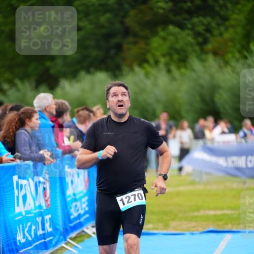 30.08.2026 - Elbe Triathlon Hamburg LAZAROV Photography http://msf.ph/oto/10062873 30.08.2026 11:50:52 Ziel 1270 meine-sportfotos.de