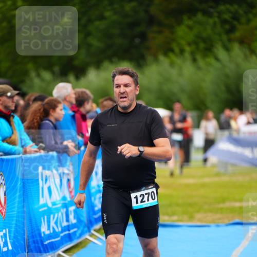30.08.2026 - Elbe Triathlon Hamburg LAZAROV Photography http://msf.ph/oto/10062875 30.08.2026 11:50:52 Ziel 1270 meine-sportfotos.de