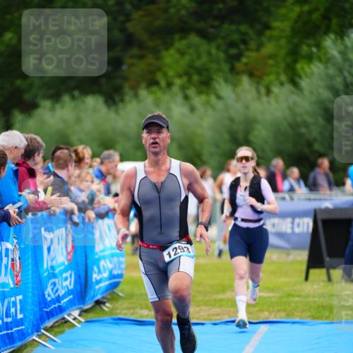 30.08.2026 - Elbe Triathlon Hamburg LAZAROV Photography http://msf.ph/oto/10062898 30.08.2026 11:51:06 Ziel 833, 1274, 1293 meine-sportfotos.de