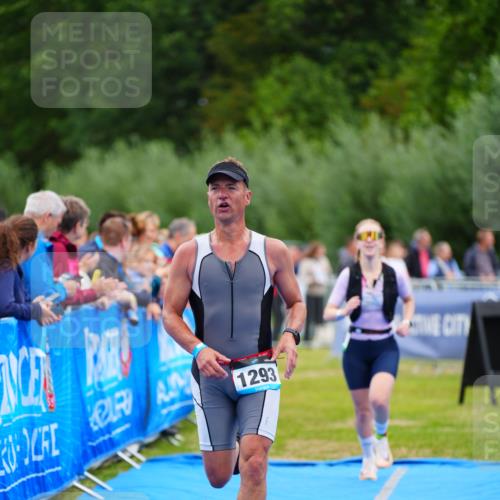 30.08.2026 - Elbe Triathlon Hamburg LAZAROV Photography http://msf.ph/oto/10062900 30.08.2026 11:51:07 Ziel 833, 1293 meine-sportfotos.de