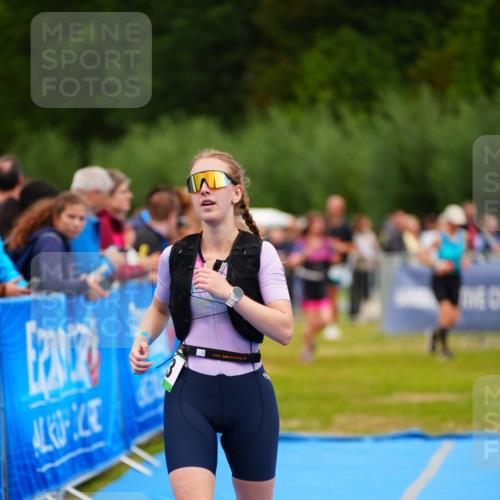 30.08.2026 - Elbe Triathlon Hamburg LAZAROV Photography http://msf.ph/oto/10062912 30.08.2026 11:51:09 Ziel 833, 1293 meine-sportfotos.de