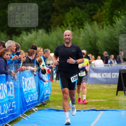 30.08.2026 - Elbe Triathlon Hamburg LAZAROV Photography http://msf.ph/oto/10062927 30.08.2026 11:51:18 Ziel 944, 1288 meine-sportfotos.de