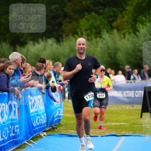 30.08.2026 - Elbe Triathlon Hamburg LAZAROV Photography http://msf.ph/oto/10062928 30.08.2026 11:51:18 Ziel 944, 1288 meine-sportfotos.de