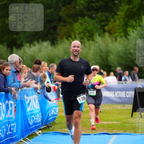 30.08.2026 - Elbe Triathlon Hamburg LAZAROV Photography http://msf.ph/oto/10062929 30.08.2026 11:51:19 Ziel 944, 1288 meine-sportfotos.de