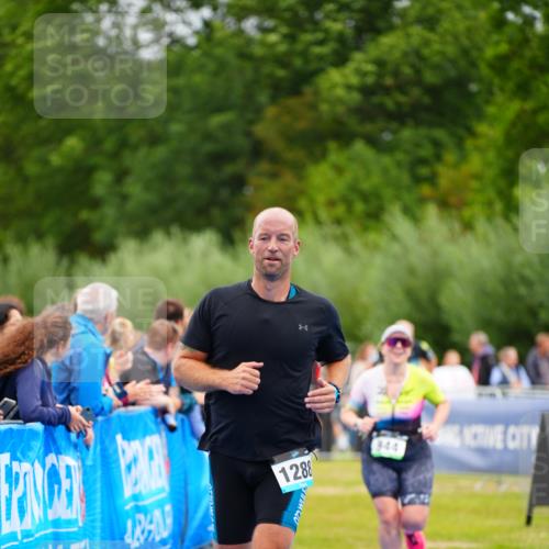 30.08.2026 - Elbe Triathlon Hamburg LAZAROV Photography http://msf.ph/oto/10062935 30.08.2026 11:51:19 Ziel 944, 1288 meine-sportfotos.de