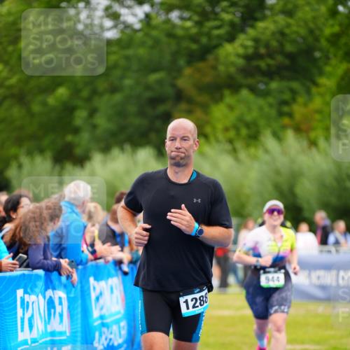 30.08.2026 - Elbe Triathlon Hamburg LAZAROV Photography http://msf.ph/oto/10062936 30.08.2026 11:51:20 Ziel 944, 1288, 1347 meine-sportfotos.de