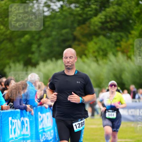 30.08.2026 - Elbe Triathlon Hamburg LAZAROV Photography http://msf.ph/oto/10062937 30.08.2026 11:51:20 Ziel 944, 1288, 1347 meine-sportfotos.de