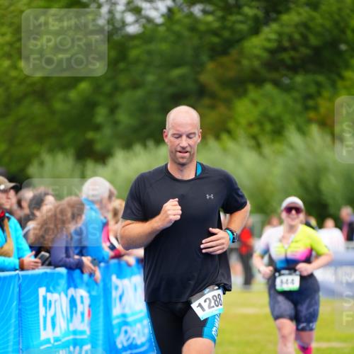 30.08.2026 - Elbe Triathlon Hamburg LAZAROV Photography http://msf.ph/oto/10062939 30.08.2026 11:51:20 Ziel 944, 1288, 1347 meine-sportfotos.de