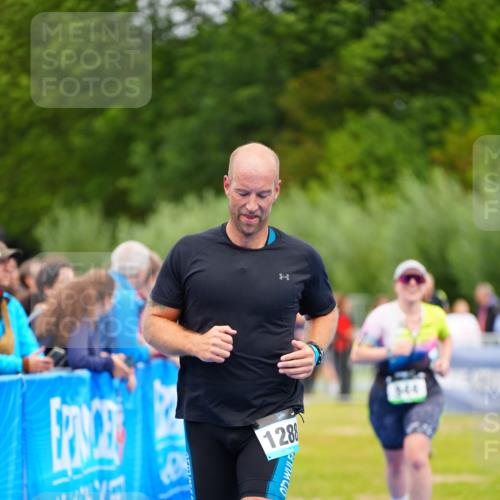 30.08.2026 - Elbe Triathlon Hamburg LAZAROV Photography http://msf.ph/oto/10062940 30.08.2026 11:51:20 Ziel 944, 1288, 1347 meine-sportfotos.de