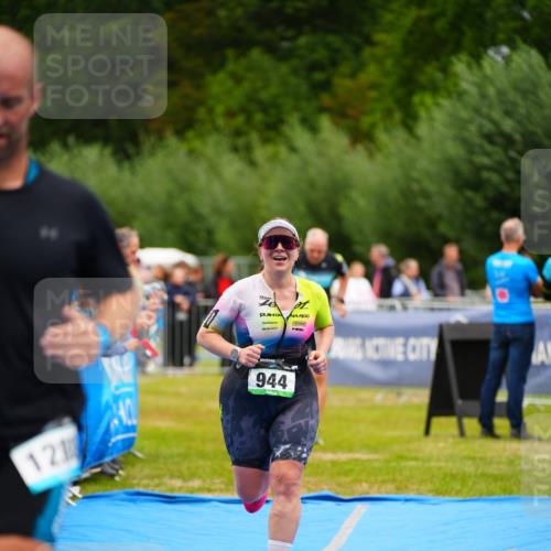 30.08.2026 - Elbe Triathlon Hamburg LAZAROV Photography http://msf.ph/oto/10062942 30.08.2026 11:51:21 Ziel 944, 1288, 1347 meine-sportfotos.de