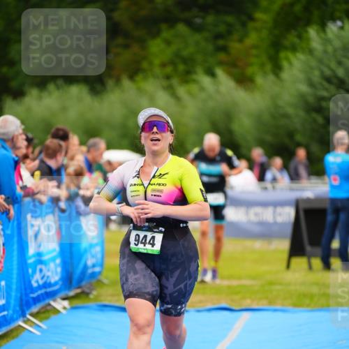 30.08.2026 - Elbe Triathlon Hamburg LAZAROV Photography http://msf.ph/oto/10062949 30.08.2026 11:51:22 Ziel 944, 1288, 1347 meine-sportfotos.de