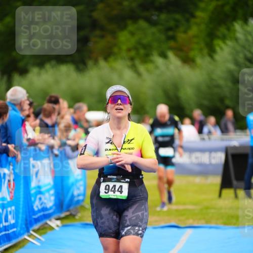 30.08.2026 - Elbe Triathlon Hamburg LAZAROV Photography http://msf.ph/oto/10062950 30.08.2026 11:51:22 Ziel 944, 1288, 1347 meine-sportfotos.de