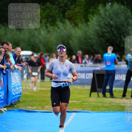 30.08.2026 - Elbe Triathlon Hamburg LAZAROV Photography http://msf.ph/oto/10063003 30.08.2026 11:51:44 Ziel 932, 1332, 1516 meine-sportfotos.de