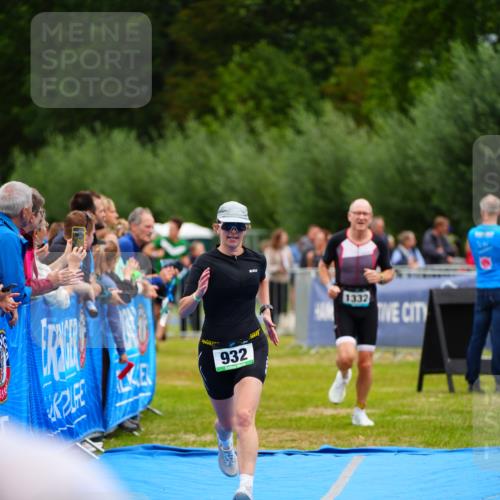 30.08.2026 - Elbe Triathlon Hamburg LAZAROV Photography http://msf.ph/oto/10063020 30.08.2026 11:51:49 Ziel 932, 1262, 1332, 1516 meine-sportfotos.de