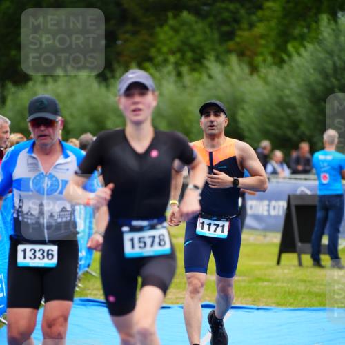 30.08.2026 - Elbe Triathlon Hamburg LAZAROV Photography http://msf.ph/oto/10063096 30.08.2026 11:52:18 Ziel 943, 1128, 1171, 1336, 1578 meine-sportfotos.de