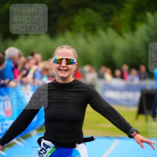 30.08.2026 - Elbe Triathlon Hamburg LAZAROV Photography http://msf.ph/oto/10063138 30.08.2026 11:52:35 Ziel 854 meine-sportfotos.de
