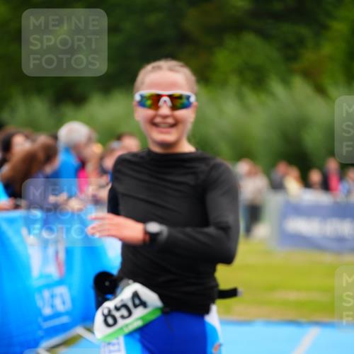 30.08.2026 - Elbe Triathlon Hamburg LAZAROV Photography http://msf.ph/oto/10063140 30.08.2026 11:52:35 Ziel 854 meine-sportfotos.de