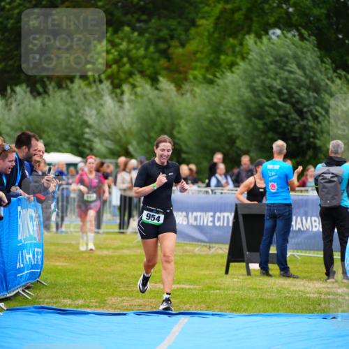 30.08.2026 - Elbe Triathlon Hamburg LAZAROV Photography http://msf.ph/oto/10063160 30.08.2026 11:53:20 Ziel 891, 954 meine-sportfotos.de