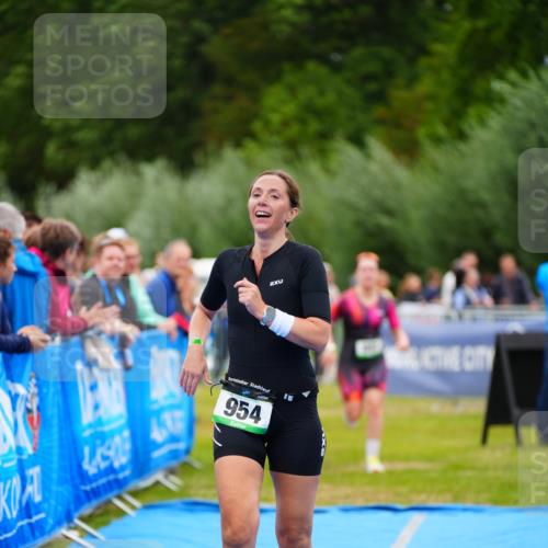 30.08.2026 - Elbe Triathlon Hamburg LAZAROV Photography http://msf.ph/oto/10063170 30.08.2026 11:53:23 Ziel 891, 902, 954 meine-sportfotos.de
