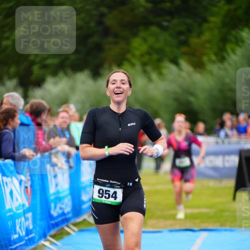 30.08.2026 - Elbe Triathlon Hamburg LAZAROV Photography http://msf.ph/oto/10063173 30.08.2026 11:53:23 Ziel 891, 902, 954 meine-sportfotos.de