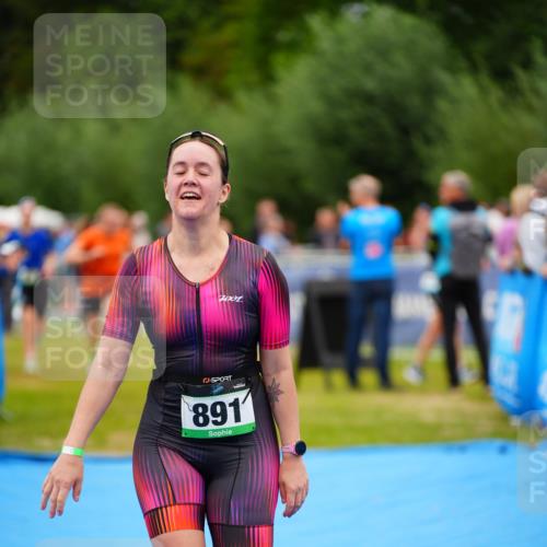 30.08.2026 - Elbe Triathlon Hamburg LAZAROV Photography http://msf.ph/oto/10063185 30.08.2026 11:53:27 Ziel 876, 891, 902, 1426 meine-sportfotos.de