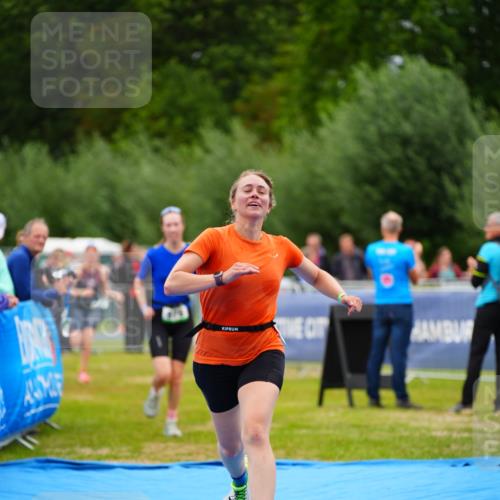 30.08.2026 - Elbe Triathlon Hamburg LAZAROV Photography http://msf.ph/oto/10063190 30.08.2026 11:53:30 Ziel 876, 891, 902, 1426 meine-sportfotos.de