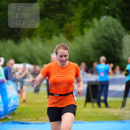 30.08.2026 - Elbe Triathlon Hamburg LAZAROV Photography http://msf.ph/oto/10063194 30.08.2026 11:53:31 Ziel 876, 902, 1426 meine-sportfotos.de