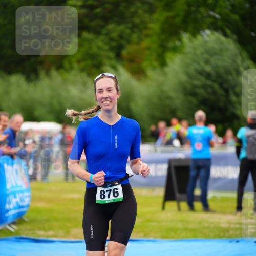 30.08.2026 - Elbe Triathlon Hamburg LAZAROV Photography http://msf.ph/oto/10063199 30.08.2026 11:53:33 Ziel 876, 902, 1426 meine-sportfotos.de