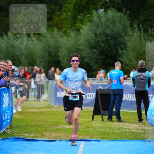 30.08.2026 - Elbe Triathlon Hamburg LAZAROV Photography http://msf.ph/oto/10063257 30.08.2026 11:54:11 Ziel 1386 meine-sportfotos.de