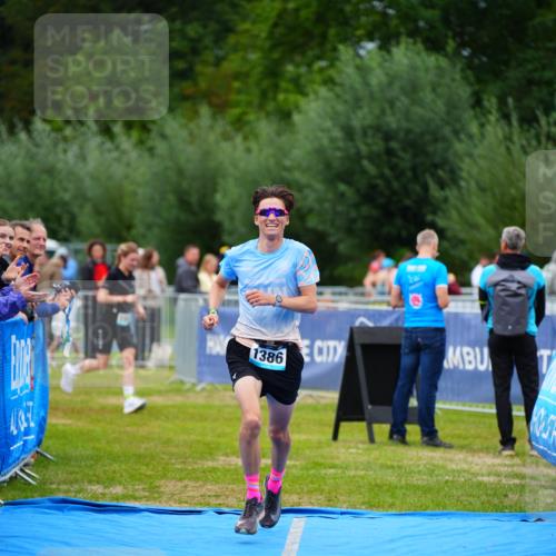 30.08.2026 - Elbe Triathlon Hamburg LAZAROV Photography http://msf.ph/oto/10063258 30.08.2026 11:54:11 Ziel 1386 meine-sportfotos.de