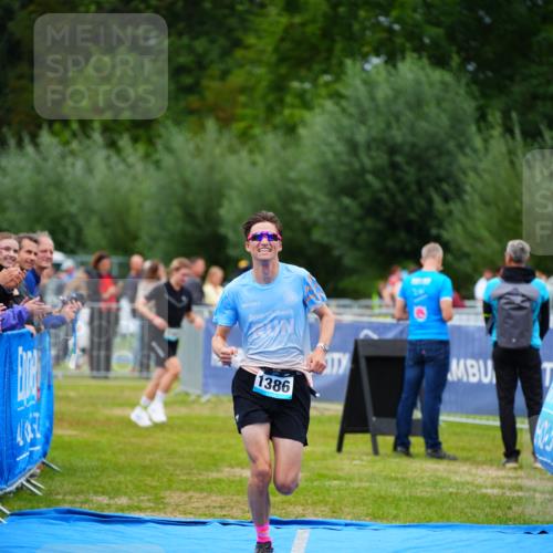 30.08.2026 - Elbe Triathlon Hamburg LAZAROV Photography http://msf.ph/oto/10063260 30.08.2026 11:54:11 Ziel 1386 meine-sportfotos.de
