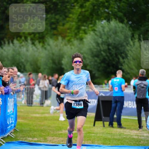 30.08.2026 - Elbe Triathlon Hamburg LAZAROV Photography http://msf.ph/oto/10063261 30.08.2026 11:54:11 Ziel 1386 meine-sportfotos.de