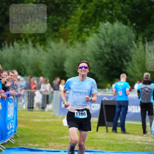 30.08.2026 - Elbe Triathlon Hamburg LAZAROV Photography http://msf.ph/oto/10063263 30.08.2026 11:54:11 Ziel 1386 meine-sportfotos.de