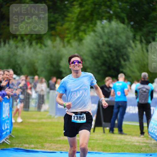 30.08.2026 - Elbe Triathlon Hamburg LAZAROV Photography http://msf.ph/oto/10063265 30.08.2026 11:54:12 Ziel 1386 meine-sportfotos.de