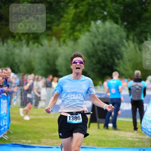30.08.2026 - Elbe Triathlon Hamburg LAZAROV Photography http://msf.ph/oto/10063267 30.08.2026 11:54:12 Ziel 1386 meine-sportfotos.de