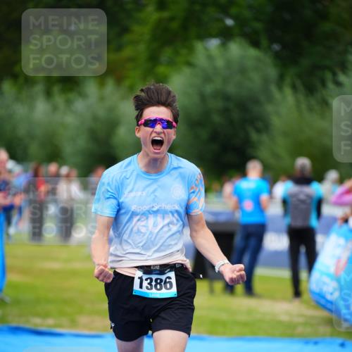 30.08.2026 - Elbe Triathlon Hamburg LAZAROV Photography http://msf.ph/oto/10063271 30.08.2026 11:54:13 Ziel 1386 meine-sportfotos.de