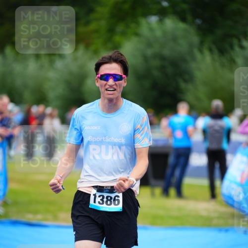 30.08.2026 - Elbe Triathlon Hamburg LAZAROV Photography http://msf.ph/oto/10063272 30.08.2026 11:54:13 Ziel 1386 meine-sportfotos.de
