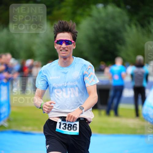 30.08.2026 - Elbe Triathlon Hamburg LAZAROV Photography http://msf.ph/oto/10063274 30.08.2026 11:54:13 Ziel 1386 meine-sportfotos.de