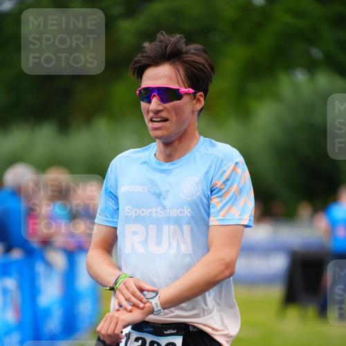 30.08.2026 - Elbe Triathlon Hamburg LAZAROV Photography http://msf.ph/oto/10063275 30.08.2026 11:54:14 Ziel 1386 meine-sportfotos.de