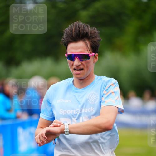 30.08.2026 - Elbe Triathlon Hamburg LAZAROV Photography http://msf.ph/oto/10063277 30.08.2026 11:54:14 Ziel 1386 meine-sportfotos.de
