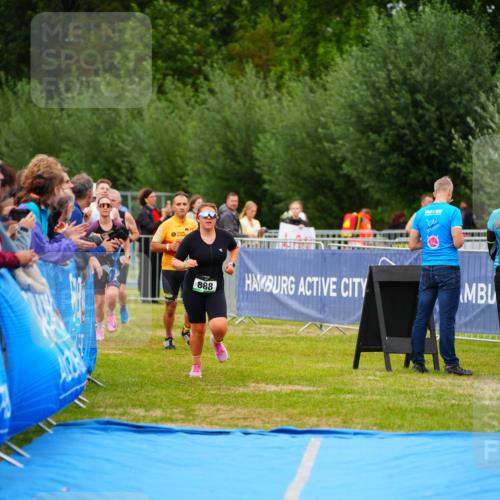 30.08.2026 - Elbe Triathlon Hamburg LAZAROV Photography http://msf.ph/oto/10063278 30.08.2026 11:54:23 Ziel 888, 1378, 1387 meine-sportfotos.de