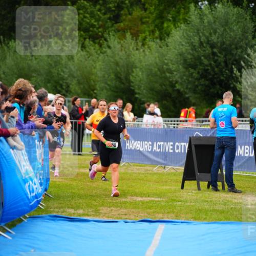 30.08.2026 - Elbe Triathlon Hamburg LAZAROV Photography http://msf.ph/oto/10063279 30.08.2026 11:54:24 Ziel 888, 1378, 1387 meine-sportfotos.de