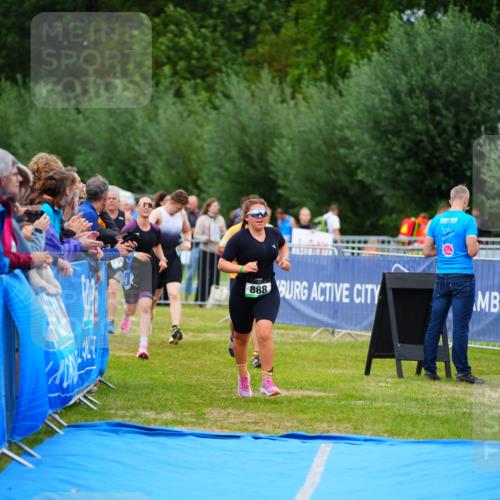 30.08.2026 - Elbe Triathlon Hamburg LAZAROV Photography http://msf.ph/oto/10063281 30.08.2026 11:54:24 Ziel 888, 1378, 1387 meine-sportfotos.de