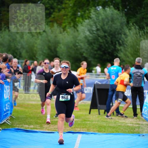 30.08.2026 - Elbe Triathlon Hamburg LAZAROV Photography http://msf.ph/oto/10063284 30.08.2026 11:54:26 Ziel 888, 1350, 1378, 1387 meine-sportfotos.de
